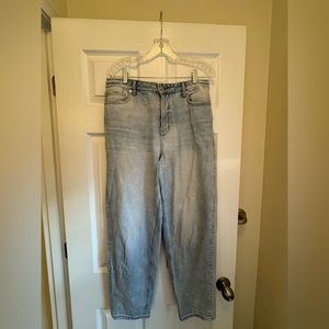 American Eagle - Relaxed Mom Jean - Light Blue - Altered Waist